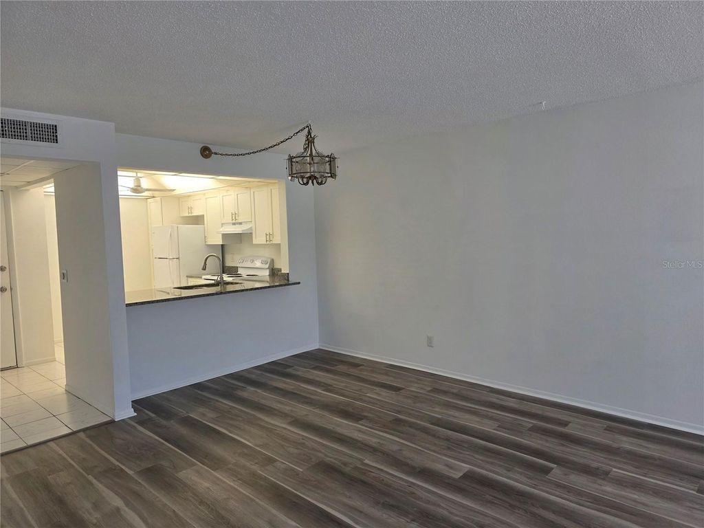 Image 9 of property listing at 14130 ROSEMARY LANE 2208, Largo, FL 33774