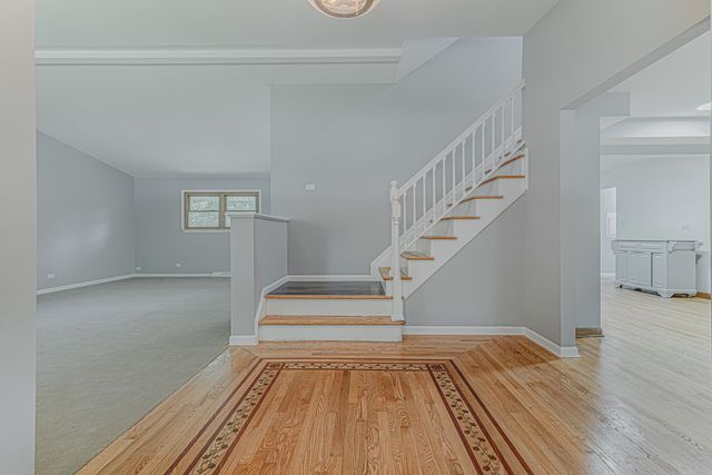 922 E Pratt Drive, Palatine, IL 60074