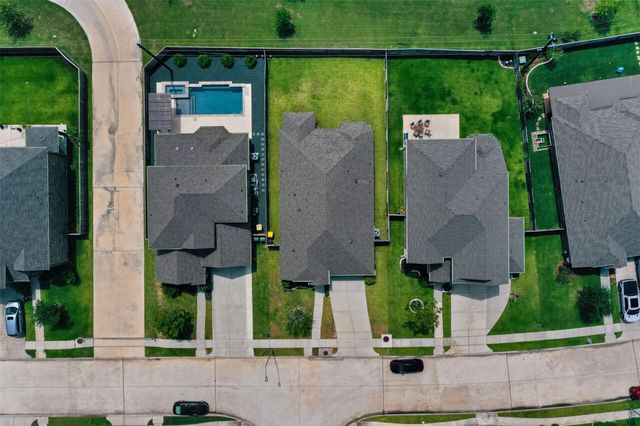 2702 Summer Indigo Trail, Pearland, TX 77089