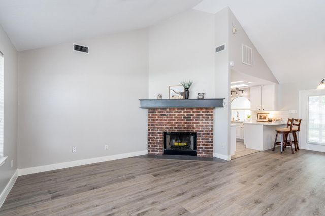 606 S Pine Street, Tomball, TX 77375