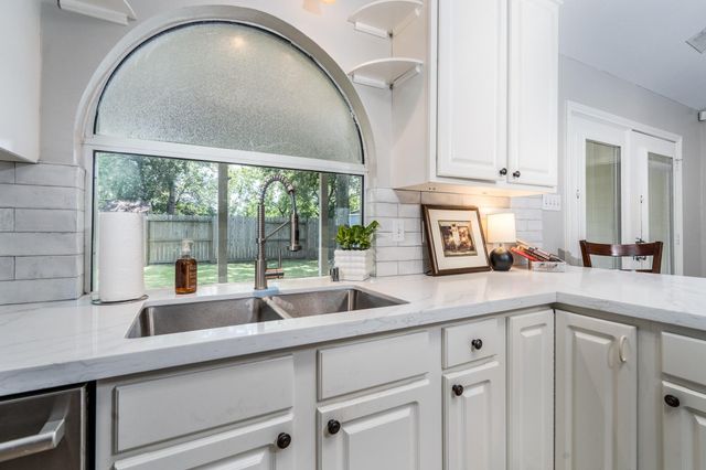 606 S Pine Street, Tomball, TX 77375