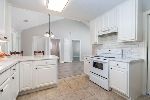606 S Pine Street, Tomball, TX 77375