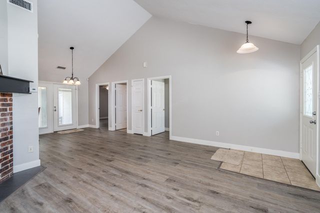 606 S Pine Street, Tomball, TX 77375