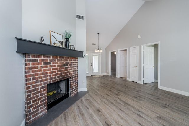 606 S Pine Street, Tomball, TX 77375