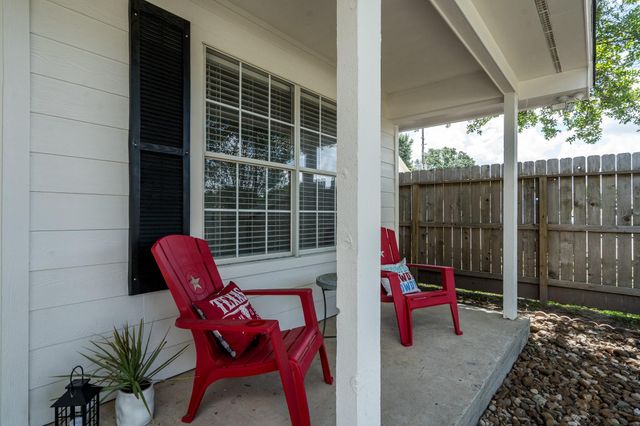 606 S Pine Street, Tomball, TX 77375