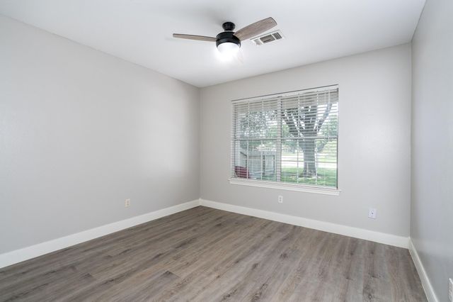 606 S Pine Street, Tomball, TX 77375