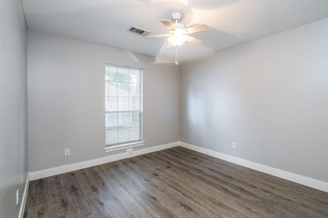 606 S Pine Street, Tomball, TX 77375