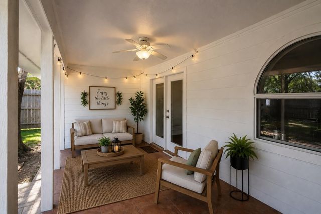 606 S Pine Street, Tomball, TX 77375