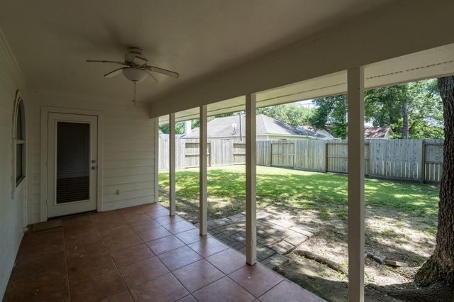 606 S Pine Street, Tomball, TX 77375