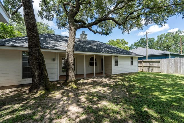 606 S Pine Street, Tomball, TX 77375