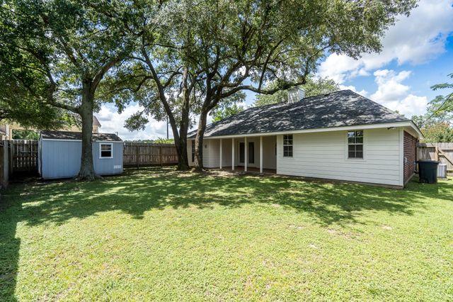 606 S Pine Street, Tomball, TX 77375