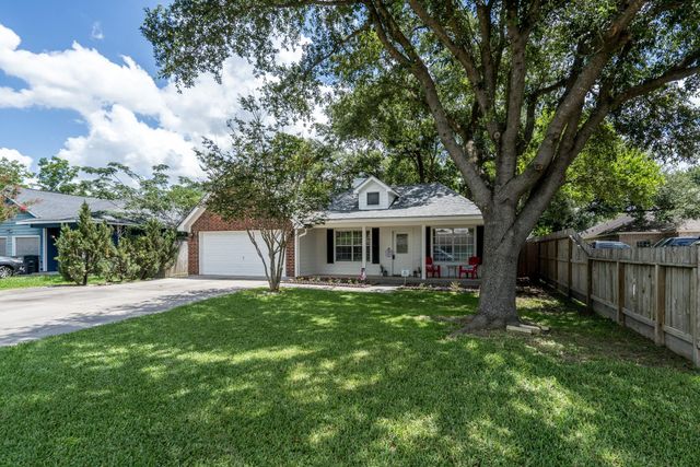606 S Pine Street, Tomball, TX 77375