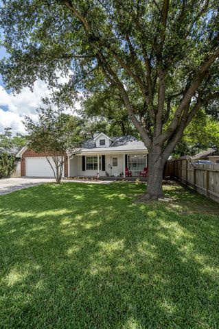 606 S Pine Street, Tomball, TX 77375