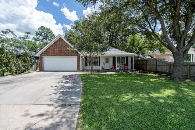 606 S Pine Street, Tomball, TX 77375