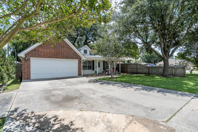 606 S Pine Street, Tomball, TX 77375