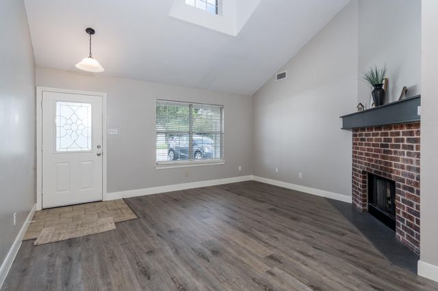606 S Pine Street, Tomball, TX 77375