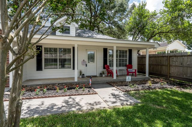 606 S Pine Street, Tomball, TX 77375