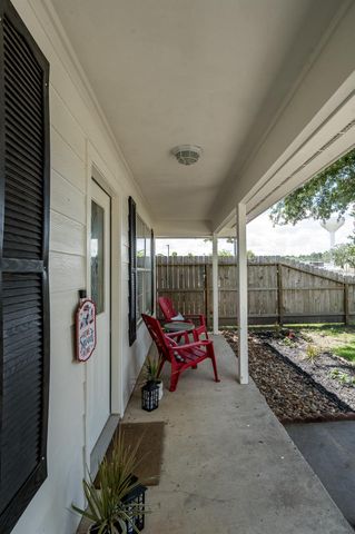 606 S Pine Street, Tomball, TX 77375