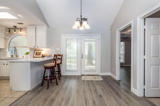 606 S Pine Street, Tomball, TX 77375