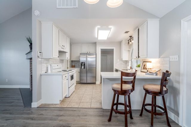 606 S Pine Street, Tomball, TX 77375