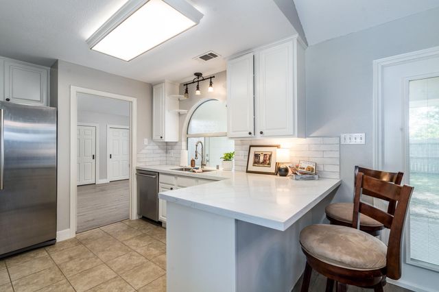606 S Pine Street, Tomball, TX 77375