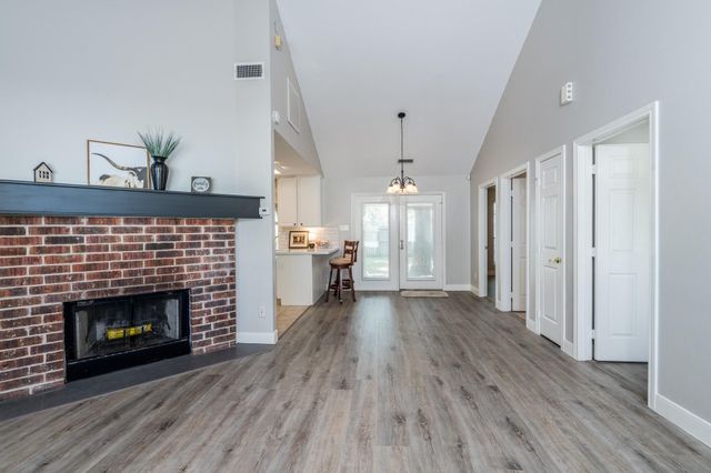606 S Pine Street, Tomball, TX 77375