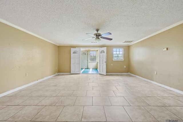 943 Whitehead St, Baker, LA 70714