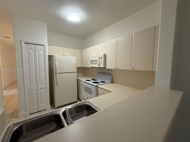 1663 SE 27th Dr 105, Homestead, FL 33035