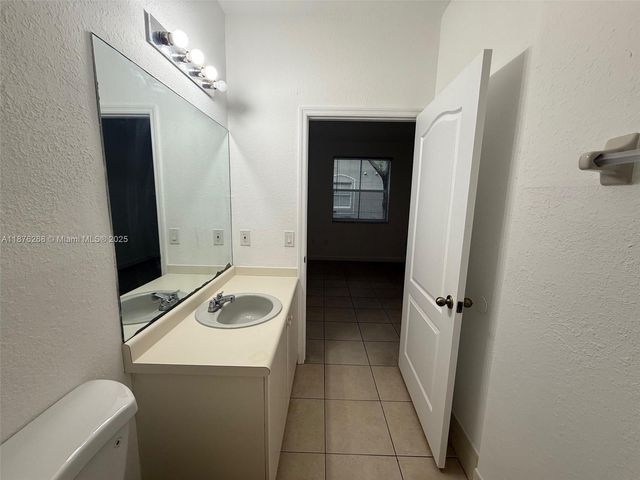 1663 SE 27th Dr 105, Homestead, FL 33035