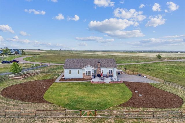 527 Antelope Drive E, Bennett, CO 80102