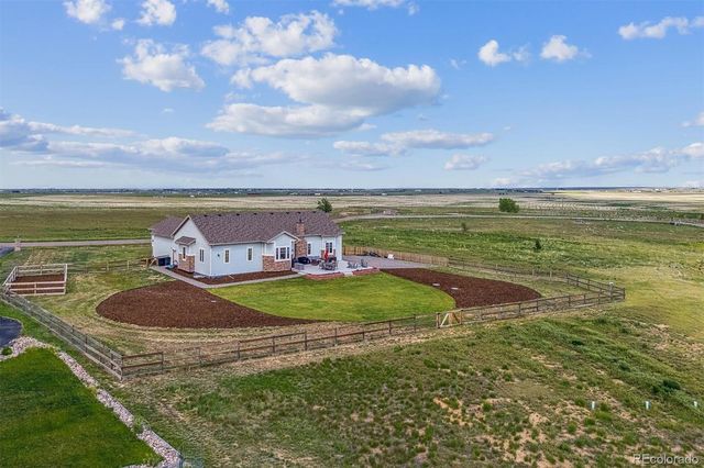 527 Antelope Drive E, Bennett, CO 80102