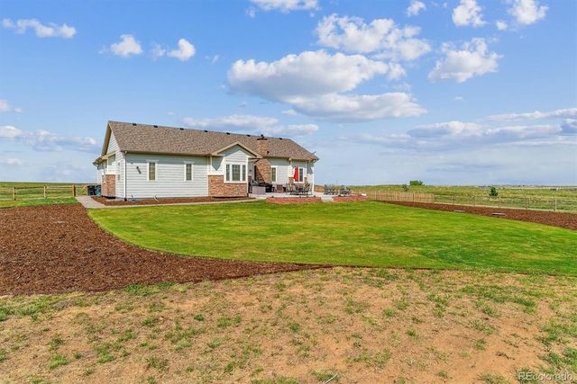 527 Antelope Drive E, Bennett, CO 80102