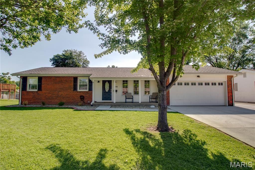 Image 1 of property listing at 429 Texas Boulevard, Bethalto, IL 62010