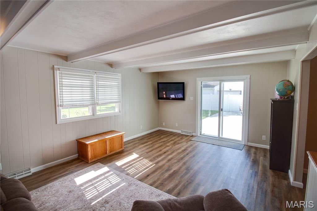 Image 11 of property listing at 429 Texas Boulevard, Bethalto, IL 62010