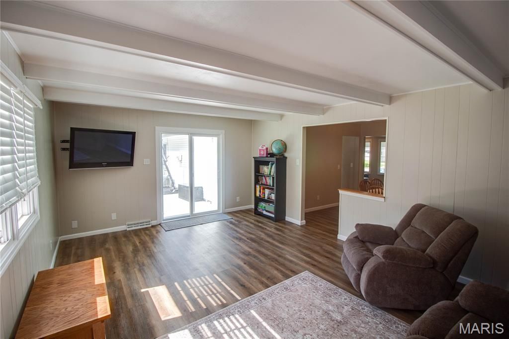 Image 12 of property listing at 429 Texas Boulevard, Bethalto, IL 62010