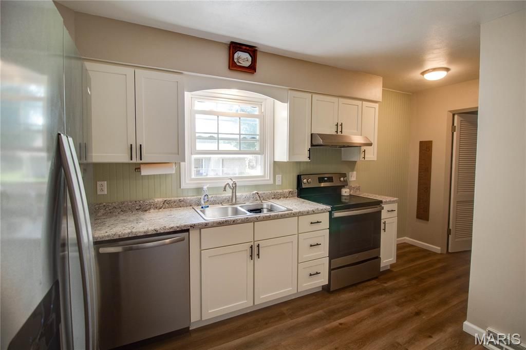 Image 13 of property listing at 429 Texas Boulevard, Bethalto, IL 62010