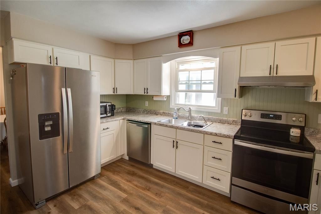 Image 14 of property listing at 429 Texas Boulevard, Bethalto, IL 62010
