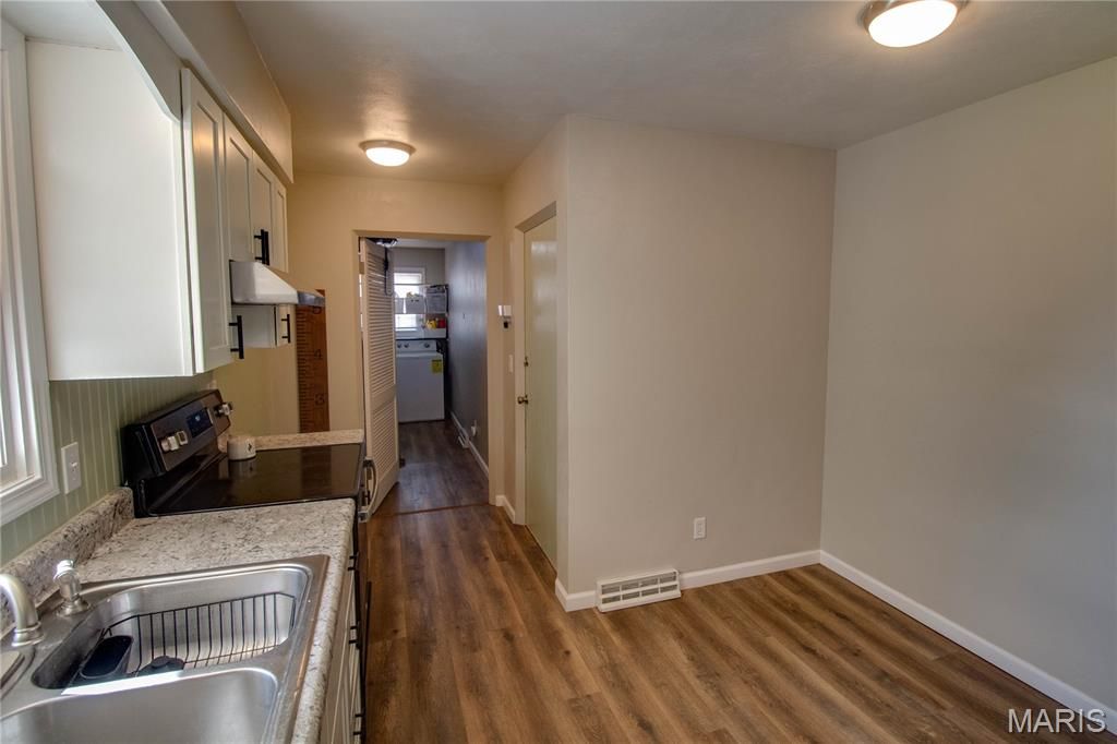 Image 15 of property listing at 429 Texas Boulevard, Bethalto, IL 62010