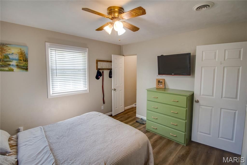 Image 19 of property listing at 429 Texas Boulevard, Bethalto, IL 62010