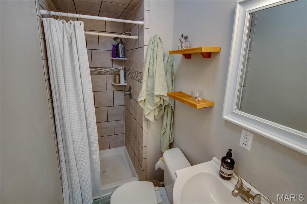 Image 21 of property listing at 429 Texas Boulevard, Bethalto, IL 62010