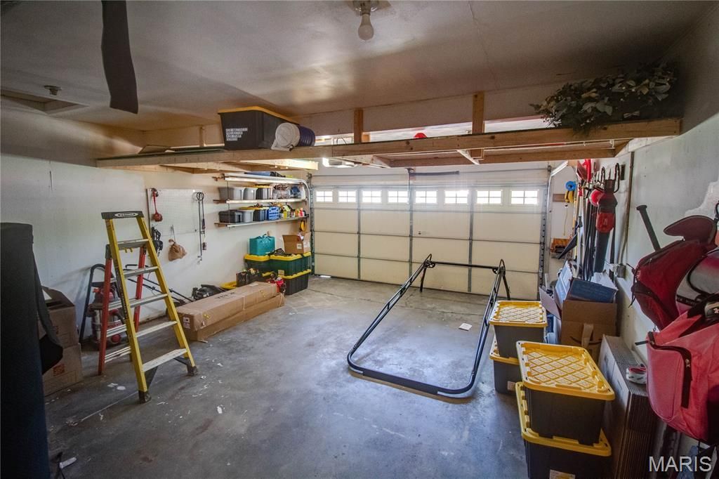 Image 30 of property listing at 429 Texas Boulevard, Bethalto, IL 62010