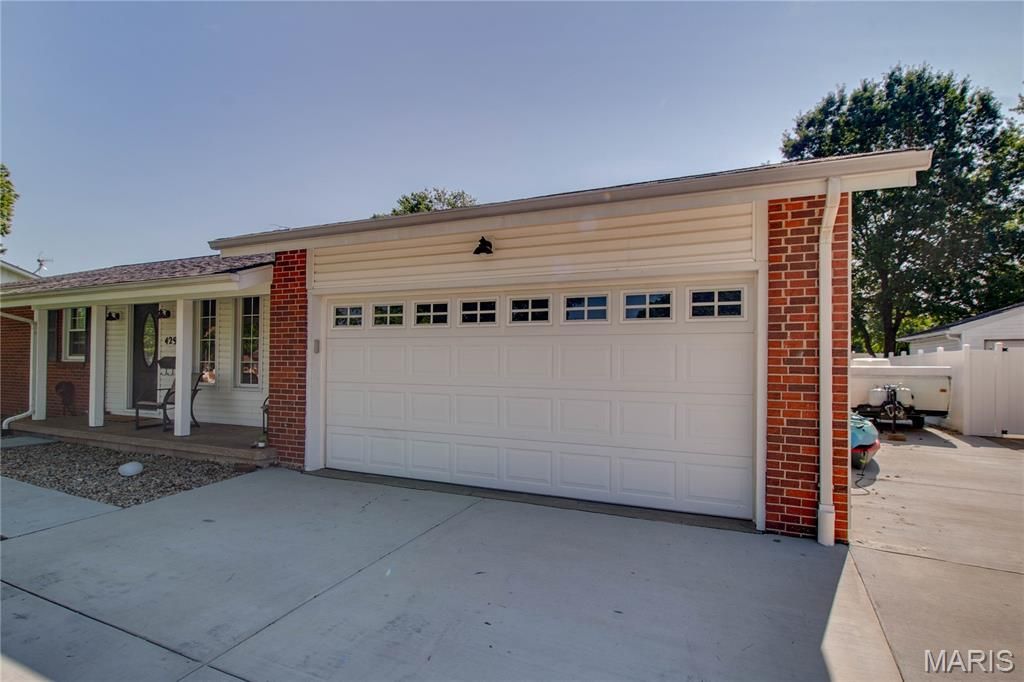 Image 4 of property listing at 429 Texas Boulevard, Bethalto, IL 62010