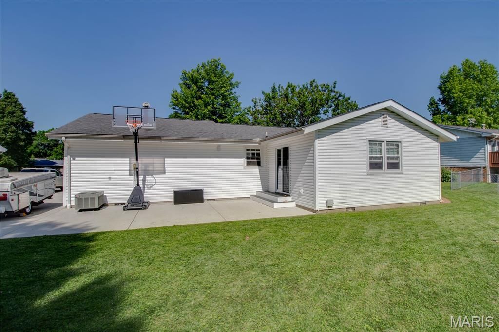 Image 31 of property listing at 429 Texas Boulevard, Bethalto, IL 62010