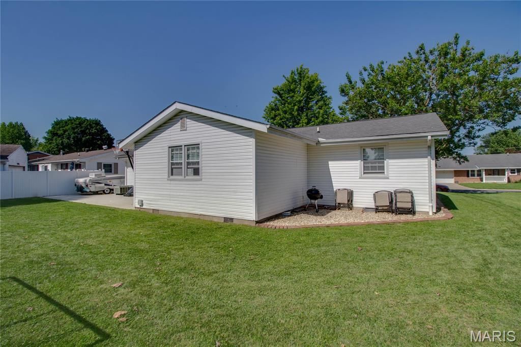 Image 32 of property listing at 429 Texas Boulevard, Bethalto, IL 62010