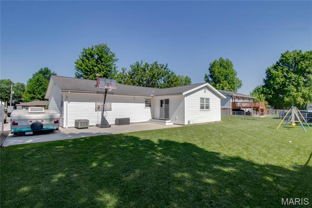 Image 33 of property listing at 429 Texas Boulevard, Bethalto, IL 62010
