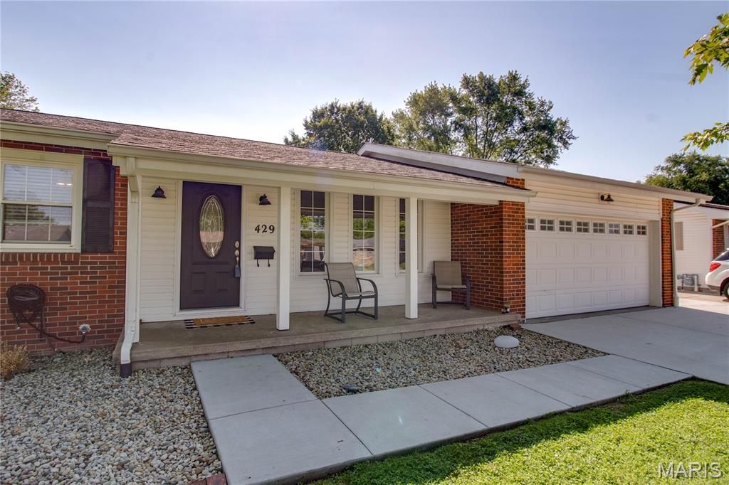 Image 5 of property listing at 429 Texas Boulevard, Bethalto, IL 62010