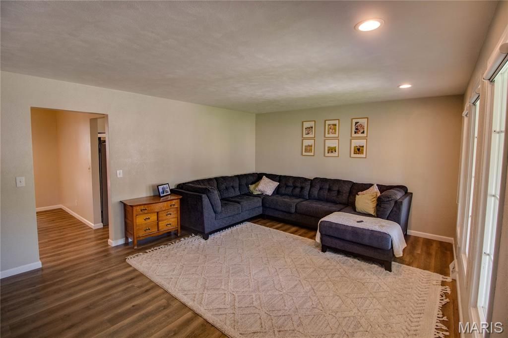 Image 7 of property listing at 429 Texas Boulevard, Bethalto, IL 62010