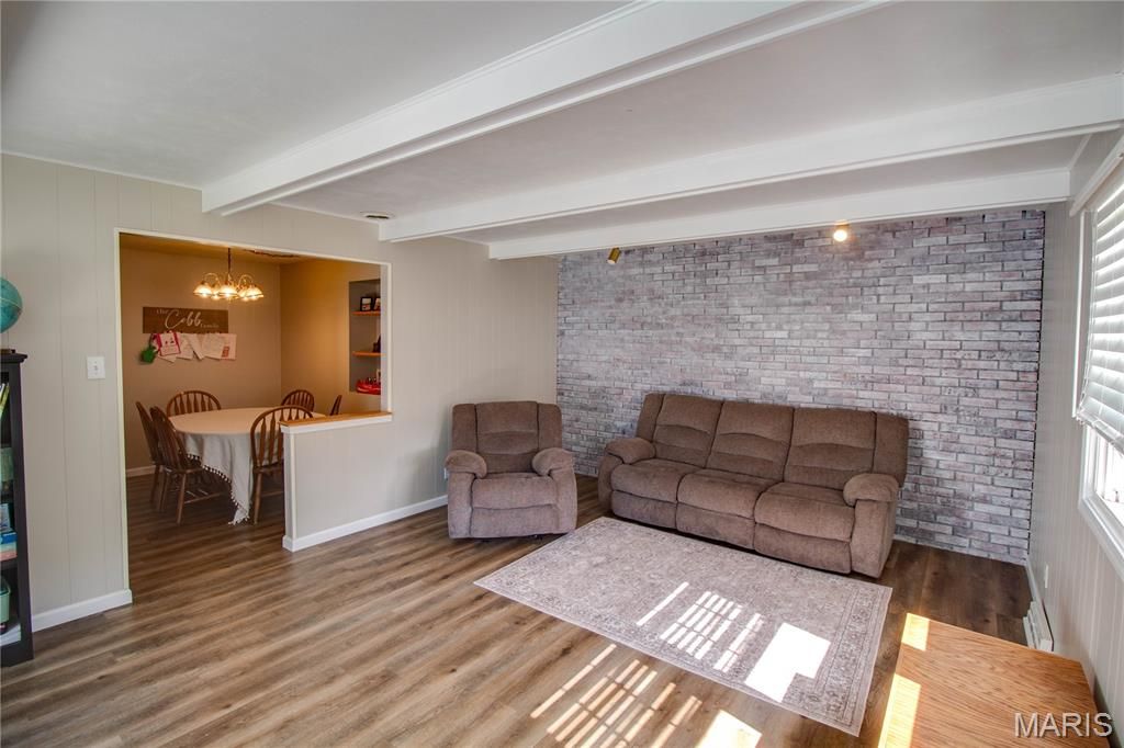Image 10 of property listing at 429 Texas Boulevard, Bethalto, IL 62010