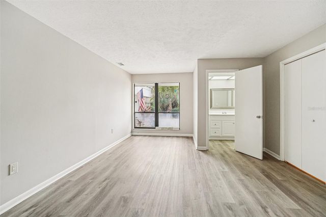 4218 WATER OAKS LANE, Tampa, FL 33618