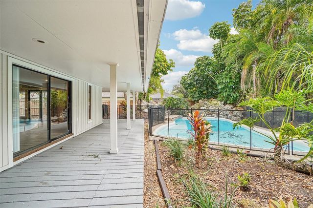 4218 WATER OAKS LANE, Tampa, FL 33618